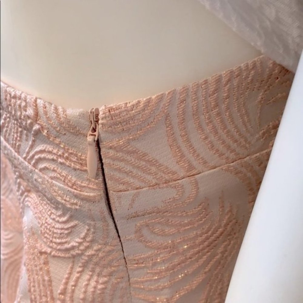 🩷 Jacquard Pencil Skirt🩷Pink/Peach. Sparkly. Slinky brand. BEAUTIFUL!!!!! - Picture 2 of 7
